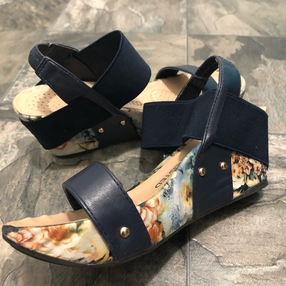 Unlisted Wedges - Picture 5 of 6